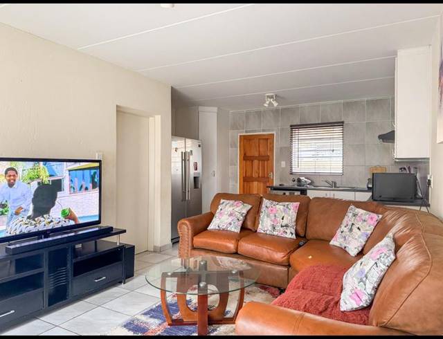 3 BEDROOM TOWNHOUSE FOR SALE IN WILGEHEUWEL